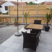 01+31 Hs. 17 Terrasse mit Möbel fertig (1)